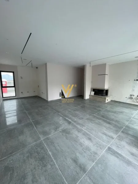 Tirane, jepet me qera Vile 3 Katshe Kati 0, 380 m² 4.000 € (LIQENI I FARKES)