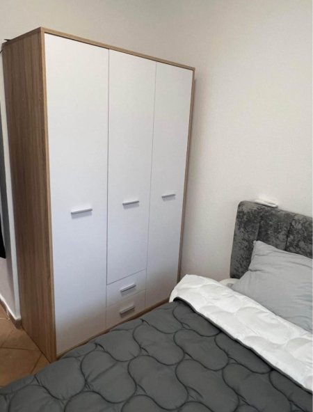 Tirane, jepet me qera apartament 1+1+Ballkon Kati 4, 60 m² 450 € (5 maji)