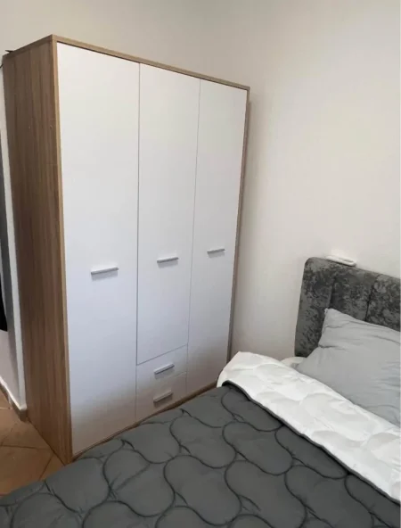 Tirane, jepet me qera apartament 1+1+Ballkon Kati 4, 60 m² 450 € (5 maji)