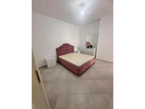 Durres, jepet me qera apartament 2+1+Ballkon Kati 5, 96 m² 350 € (UKD ,Durres)