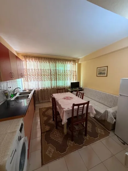 Tirane, jepet me qera apartament 1+1 Kati 2, 50 m² 300 € (qyteti studenti)