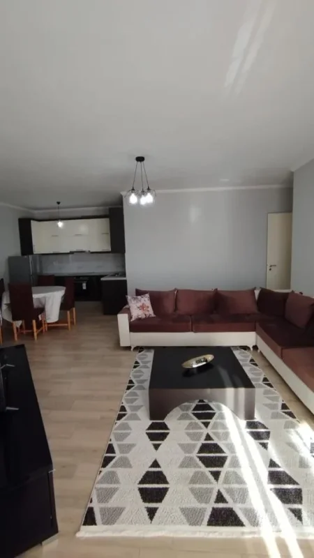 Tirane, jepet me qera apartament 1+1 Kati 4, 74 m² 600 € (Rruga e Dibres)