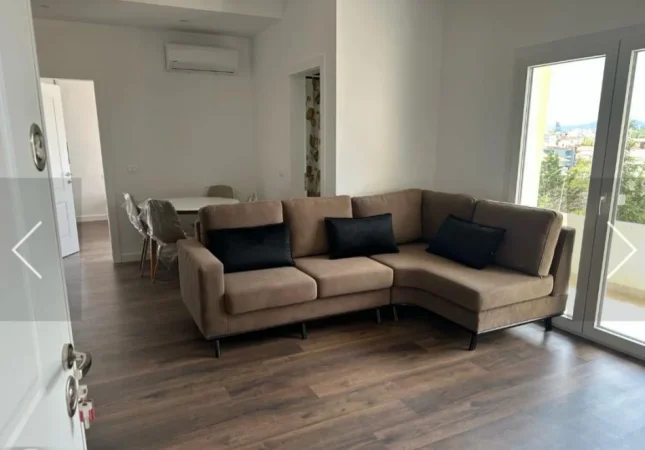 Tirane, jepet me qera apartament 1+1+Aneks+Ballkon Kati 4, 64 m² 400 € (ali demi)