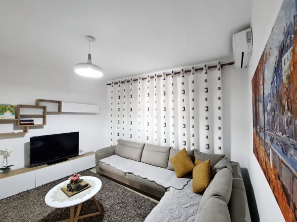 Tirane, jepet me qera apartament 1+1+Aneks Kati 1, 70 m² 750 € (pazari i ri)