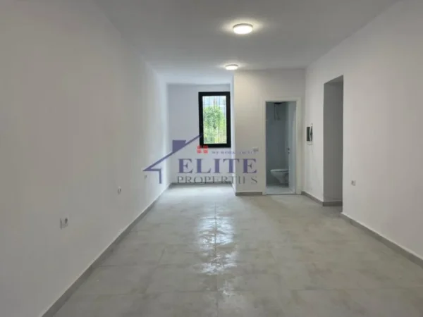 Tirane, jepet me qera ambjent biznesi Kati 0, 69 m² 550 € (Stadiumi Dinamo)