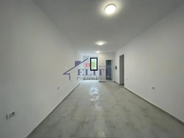 Tirane, jepet me qera ambjent biznesi Kati 0, 69 m² 550 € (Stadiumi Dinamo)