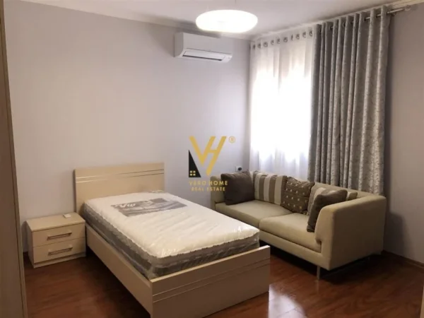 Tirane, jepet me qera apartament 3+1+Ballkon Kati 6, 150 m² 1.050 € (MYSLYM SHYRI)