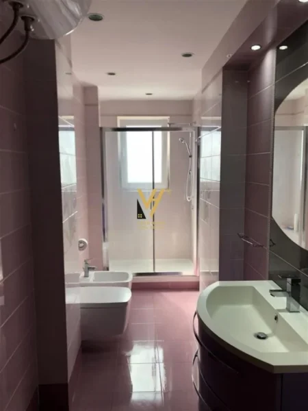 Tirane, jepet me qera apartament 3+1+Ballkon Kati 6, 150 m² 1.050 € (MYSLYM SHYRI)