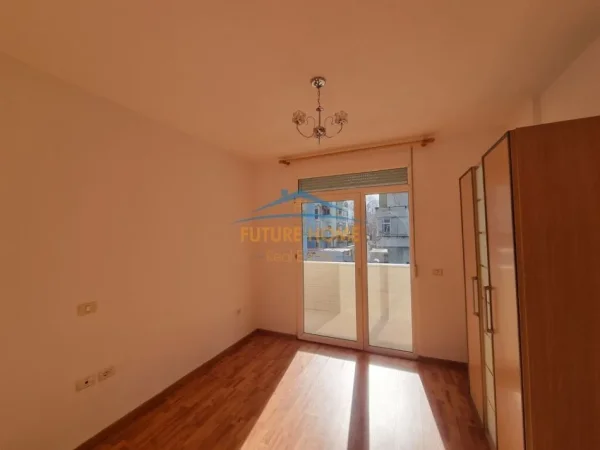 Tirane, jepet me qera ambjent biznesi Kati 3, 127 m² 1.100 € (Ish Ekspozita)