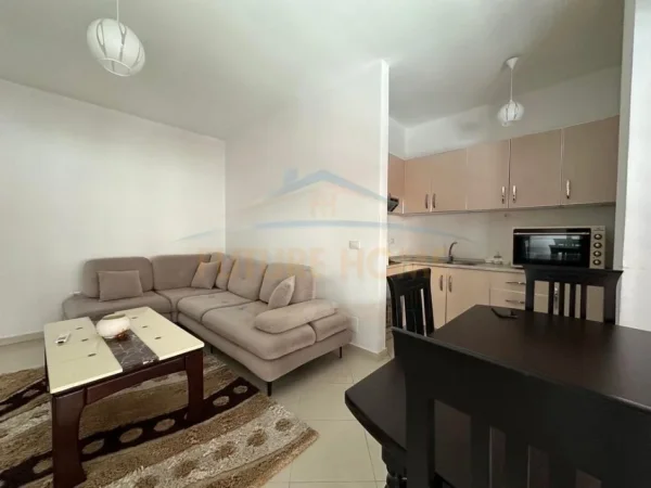 Tirane, jepet me qera apartament 1+1 Kati 1, 97 m² 420 € (Unaza e Re, Tiranë.)
