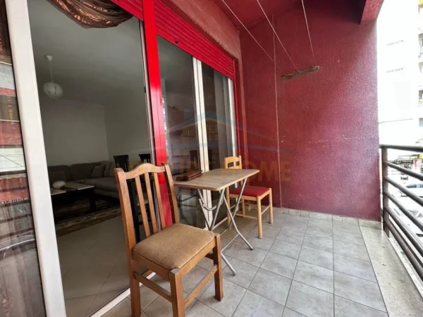 Tirane, jepet me qera apartament 1+1 Kati 1, 97 m² 420 € (Unaza e Re, Tiranë.)