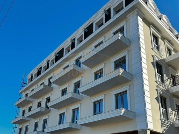 Shitet, Apartament 1+1, Rezidenca Porta e Re, Tiranë.