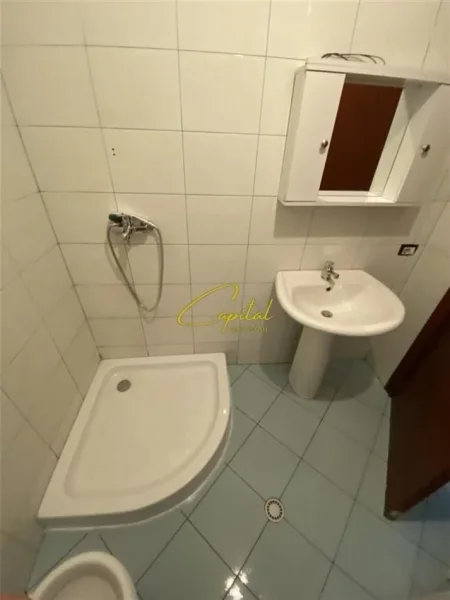 Tirane, jepet me qera apartament 1+1 Kati 8, 60 m² 450 € (ASTIR)
