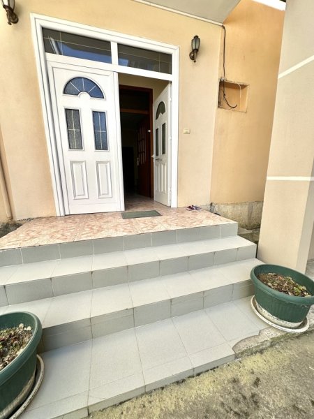 Tirane, jepet me qera Vile 2+1+Aneks+Ballkon Kati 1, 100 m² 380 € (Pasho Hysa ,Ali Dem prane kompleksit Mangalem)