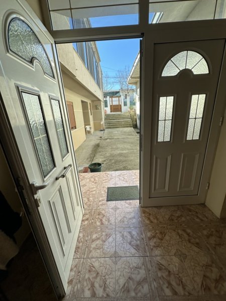 Tirane, jepet me qera Vile 2+1+Aneks+Ballkon Kati 1, 100 m² 380 € (Pasho Hysa ,Ali Dem prane kompleksit Mangalem)