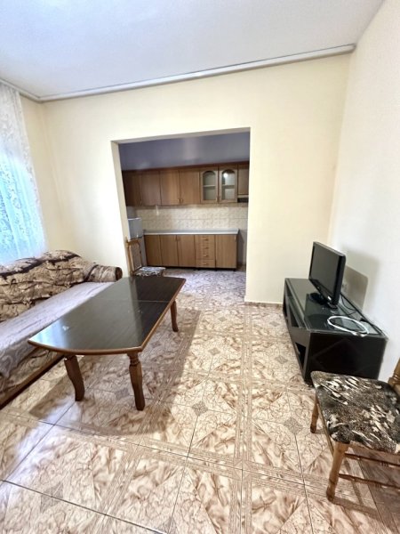 Tirane, jepet me qera Vile 2+1+Aneks+Ballkon Kati 1, 100 m² 380 € (Pasho Hysa ,Ali Dem prane kompleksit Mangalem)