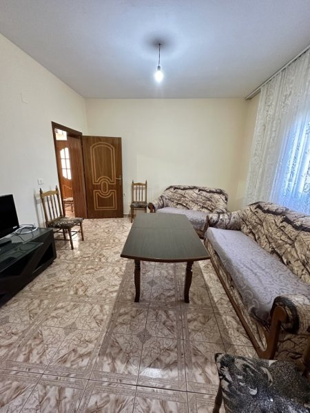 Tirane, jepet me qera Vile 2+1+Aneks+Ballkon Kati 1, 100 m² 380 € (Pasho Hysa ,Ali Dem prane kompleksit Mangalem)