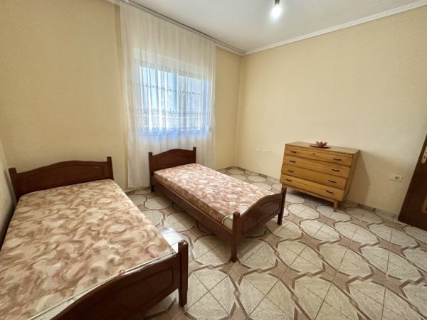 Tirane, jepet me qera Vile 2+1+Aneks+Ballkon Kati 1, 100 m² 380 € (Pasho Hysa ,Ali Dem prane kompleksit Mangalem)