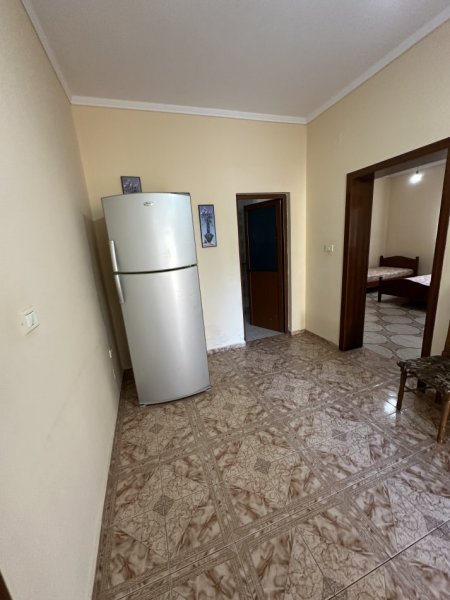 Tirane, jepet me qera Vile 2+1+Aneks+Ballkon Kati 1, 100 m² 380 € (Pasho Hysa ,Ali Dem prane kompleksit Mangalem)