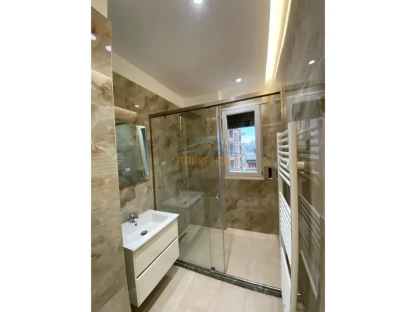 Tirane, jepet me qera apartament 2+1 Kati 2, 100 m² 1.000 € (Kopshti Zoologjik)