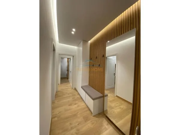 Tirane, jepet me qera apartament 2+1 Kati 2, 100 m² 1.000 € (Kopshti Zoologjik)