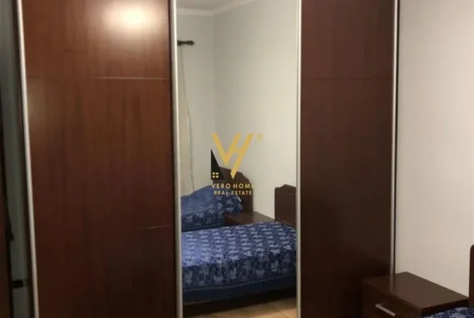 Tirane, jepet me qera apartament 1+1+Ballkon Kati 2, 65 m² 630 € (MYSLYM SHYRI)