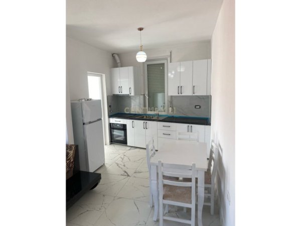 Tirane, jepet me qera apartament 1+1 Kati 2, 69 m² 550 € (TREGU ELEKTRIK)