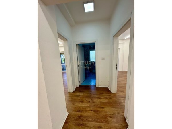 Tirane, jepet me qera zyre Kati 2, 100 m² 700 € (PRANE AMBASADES AMERIKANE)