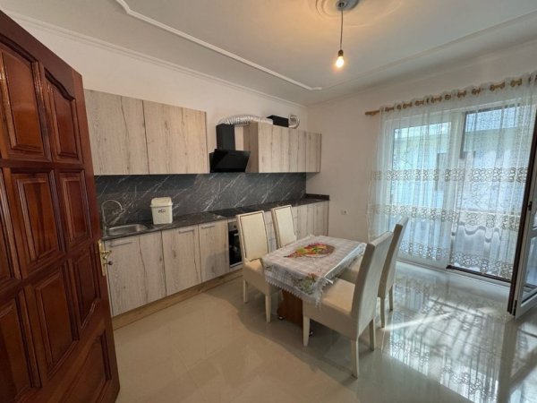Tirane, jepet me qera apartament 2+1+Ballkon Kati 0, 110 m² 400 € (Unaza e re)