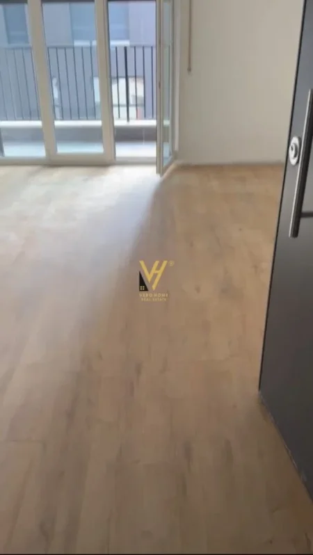 Tirane, jepet me qera zyre Kati 3, 60 m² 600 € (LAPRAKE)