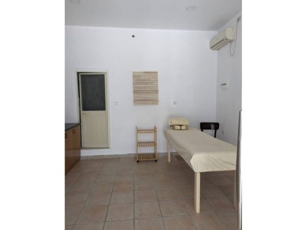Tirane, jepet me qera ambjent biznesi Kati 0, 35 m² 470 € (4 Deshmoret)