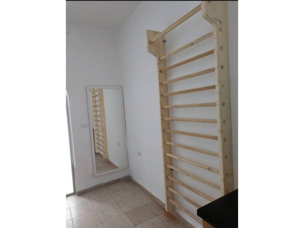 Tirane, jepet me qera ambjent biznesi Kati 0, 35 m² 470 € (4 Deshmoret)