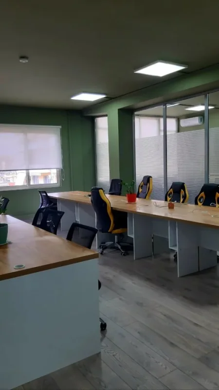 Tirane, jepet me qera ambjent biznesi , 290 m²