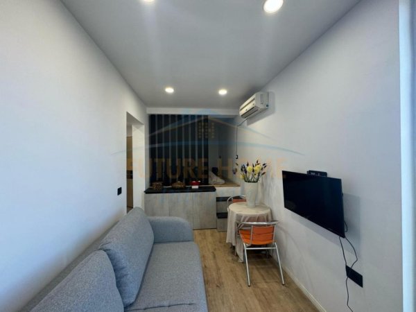 Tirane, jepet me qera garsonier 1+1 Kati 9, 30 m² 450 € (Rruga Petro Nini Luarasi)