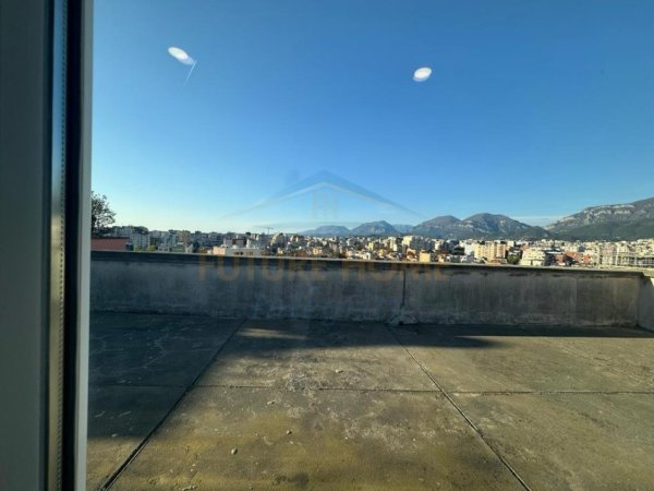 Tirane, jepet me qera garsonier 1+1 Kati 9, 30 m² 450 € (Rruga Petro Nini Luarasi)