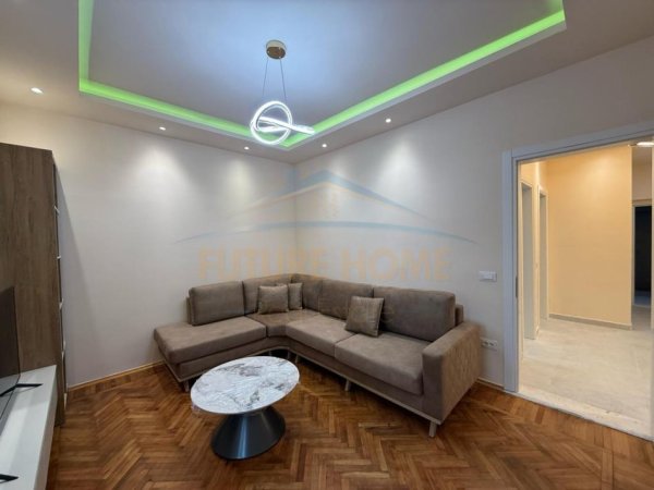 Tirane, jepet me qera apartament 1+1 Kati 3, 73 m² 600 € (Medreseja)