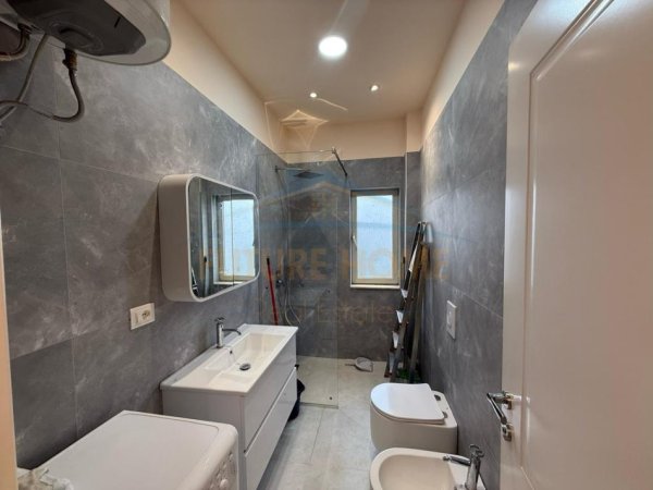 Tirane, jepet me qera apartament 1+1 Kati 3, 73 m² 600 € (Medreseja)