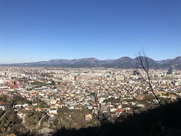 Tirane, shitet truall , 2.535 m² 490.000 € (KODRA E DIELLIT)