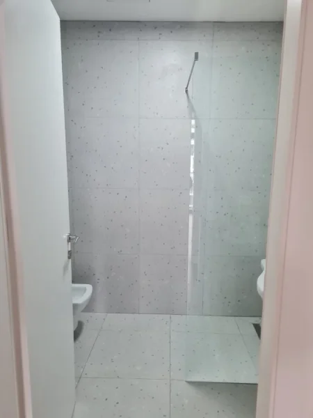 Tirane, jepet me qera zyre Kati 4, 140 m² 1.600 € (Lake View Residence)