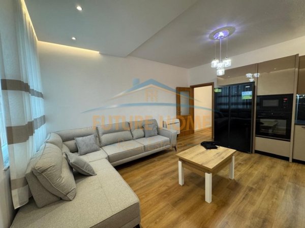Tirane, jepet me qera apartament 2+1 Kati 3, 93 m² 700 € (Rruga Irfan Tonini)