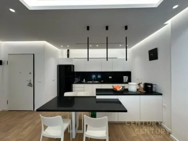 Tirane, jepet me qera apartament 2+1 me post parkimi,Kati 2, 100 m² 1.500 € (Rose Garden Residence)