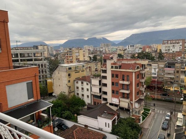 Tirane, jepet me qera apartament 1+1 Kati 7, 70 m² 550 € (21 Dhjetori)