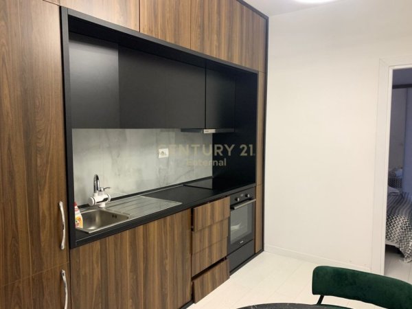Tirane, jepet me qera apartament 1+1 Kati 7, 70 m² 550 € (21 Dhjetori)