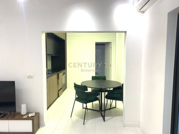 Tirane, jepet me qera apartament 1+1 Kati 7, 70 m² 550 € (21 Dhjetori)