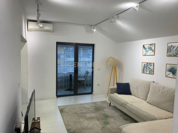 Tirane, jepet me qera apartament 1+1 Kati 7, 70 m² 550 € (21 Dhjetori)