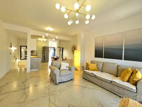 Tirane, jepet me qera apartament duplex Dublex Kati 1, 125 m² 750 € (Kodra Diellit)
