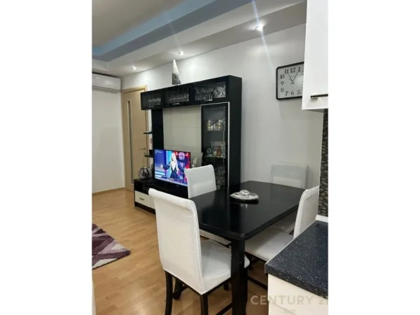 Tirane, jepet me qera apartament 2+1+Ballkon Kati 5, 110 m² 500 € (Astir)
