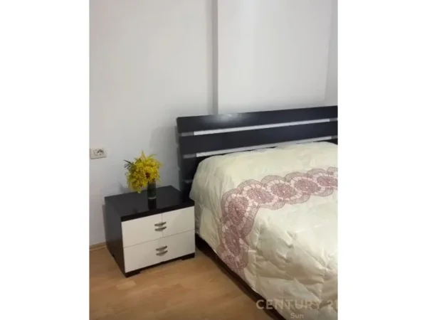 Tirane, jepet me qera apartament 2+1+Ballkon Kati 5, 110 m² 500 € (Astir)