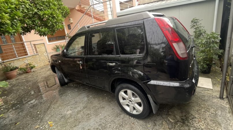 Tirane, shitet makine Nissan X-Trail 4x4 Nafte, e zeze manuale Kondicioner 271.979 km 5,500 €