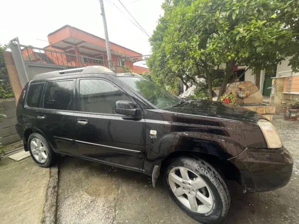 Tirane, shitet makine Nissan X-Trail 4x4 Nafte, e zeze manuale Kondicioner 271.979 km 5,500 €